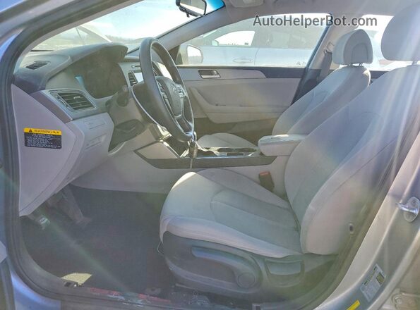 5NPE24AF0GH377886 2016 HYUNDAI SONATA Серебряный Вид салона спереди