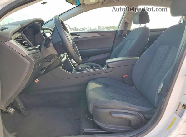 5NPE24AF0KH746321 2019 HYUNDAI SONATA Серый Вид салона спереди