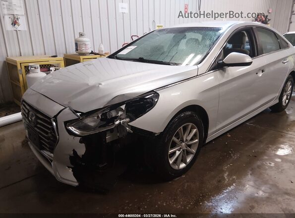 5NPE24AF0KH820367 2019 HYUNDAI SONATA Серебряный Вид спереди