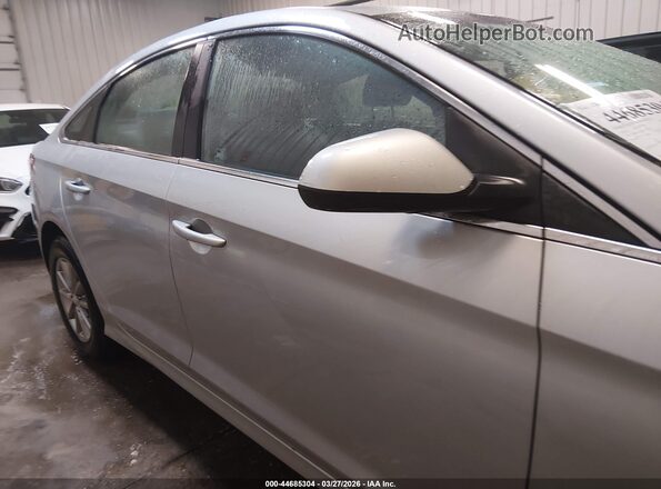 5NPE24AF0KH820367 2019 HYUNDAI SONATA Серебряный Вид задней части салона