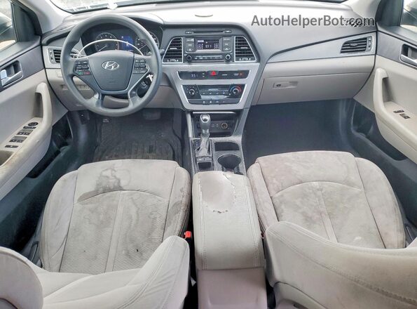 5NPE24AF2HH474640 2017 HYUNDAI SONATA Серебряный Вид панели приборов