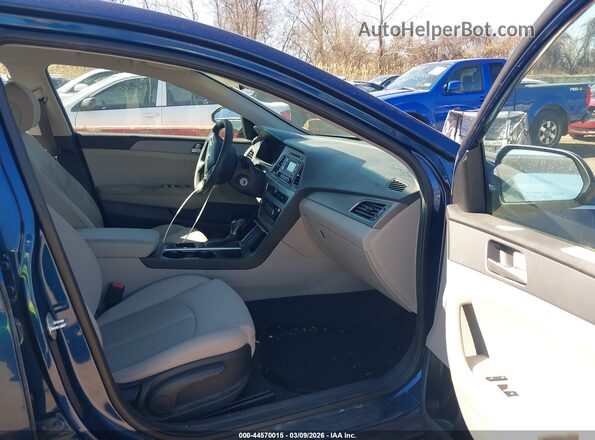 5NPE24AF2HH492202 2017 HYUNDAI SONATA Blue Widok wnętrza z przodu