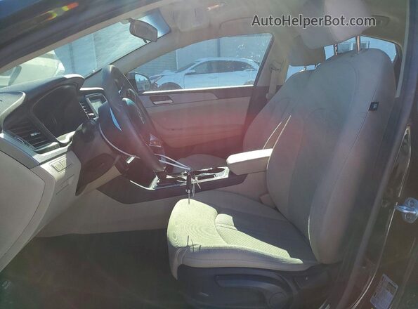 5NPE24AF2JH628706 2018 HYUNDAI SONATA Черный Вид салона спереди