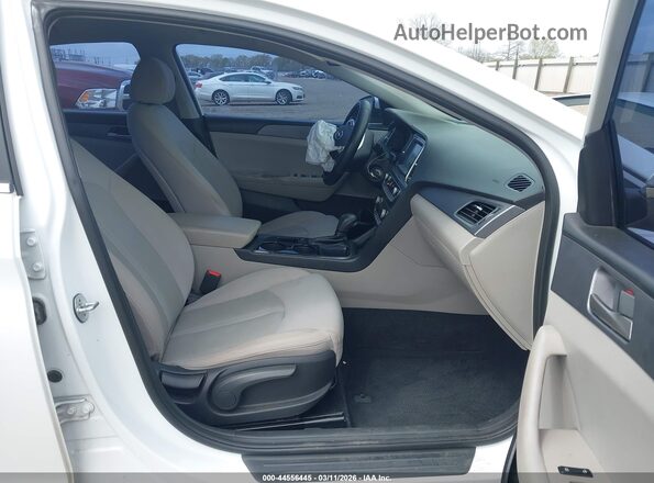 5NPE24AF2KH777778 2019 HYUNDAI SONATA White Вид салону спереду