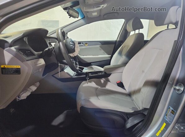 5NPE24AF3HH463047 2017 HYUNDAI SONATA Серый Вид салона спереди