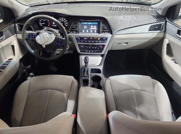 5NPE24AF3HH463047 2017 HYUNDAI SONATA Серый Вид панели приборов