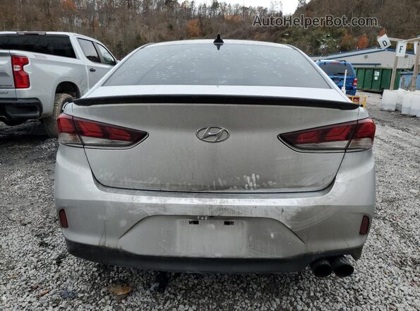 5NPE24AF3KH819987 2019 HYUNDAI SONATA Серебряный Вид сзади