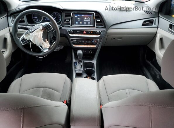 5NPE24AF3KH819987 2019 HYUNDAI SONATA Серебряный Вид панели приборов