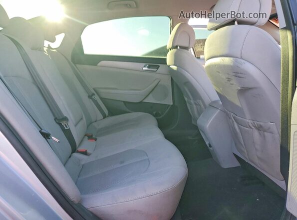 5NPE24AF4GH302821 2016 HYUNDAI SONATA Серебряный Вид задних сидений