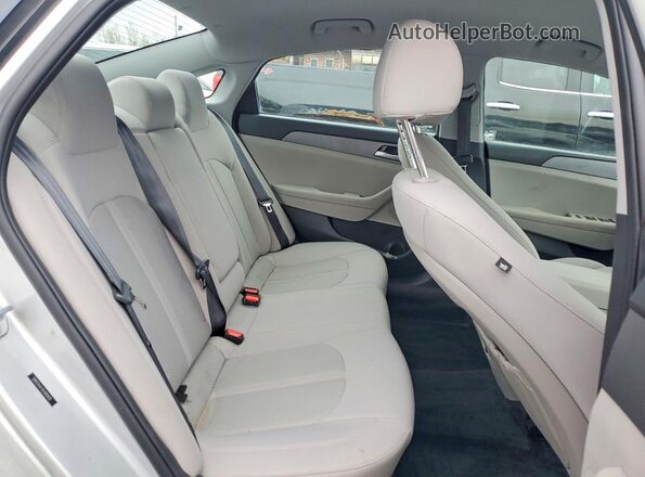 5NPE24AF7KH800830 2019 HYUNDAI SONATA Silver Widok tylnych siedzeń