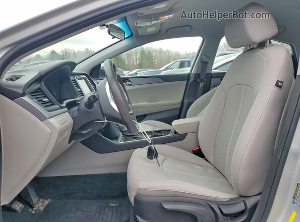 5NPE24AF7KH800830 2019 HYUNDAI SONATA Silver Widok wnętrza z przodu
