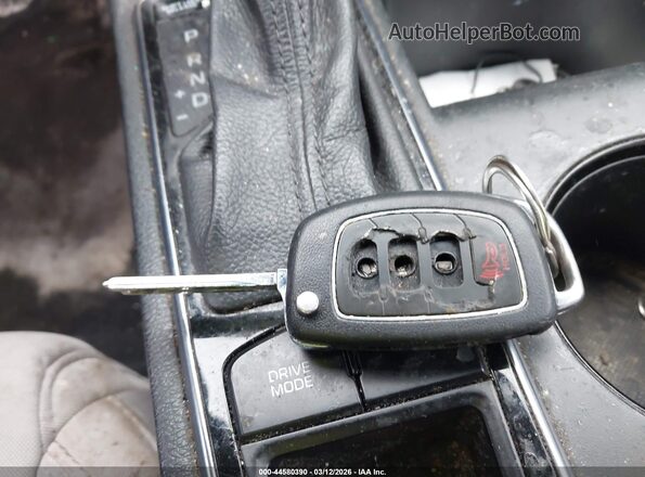 5NPE24AF8HH489272 2017 HYUNDAI SONATA Красный Вид панели приборов