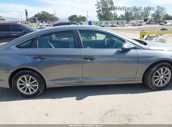 5NPE24AF9KH769581 2019 HYUNDAI SONATA Silver Widok wnętrza z tyłu