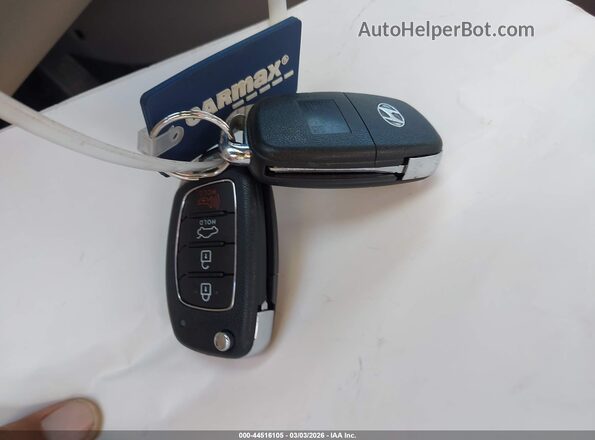 5NPE24AF9KH769581 2019 HYUNDAI SONATA Silver Widok deski rozdzielczej