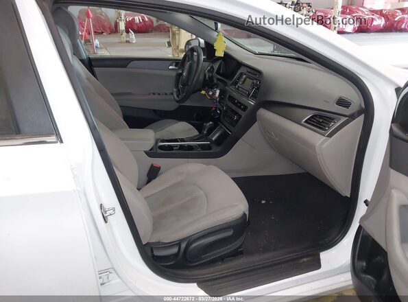 5NPE24AFXHH567504 2017 HYUNDAI SONATA White Front interior view