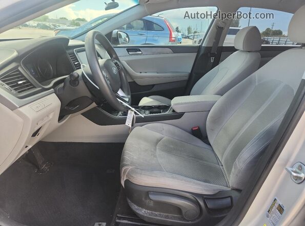 5NPE24AFXKH753437 2019 HYUNDAI SONATA Silver Widok wnętrza z przodu