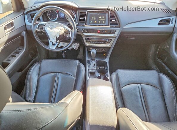 5NPE34AF0KH803887 2019 HYUNDAI SONATA White Widok deski rozdzielczej