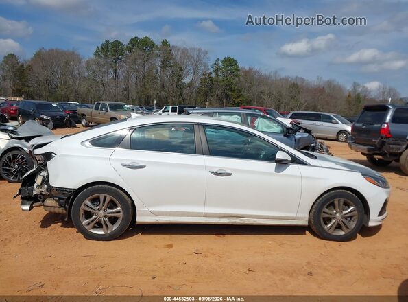 5NPE34AF1KH815840 2019 HYUNDAI SONATA White Widok wnętrza z tyłu
