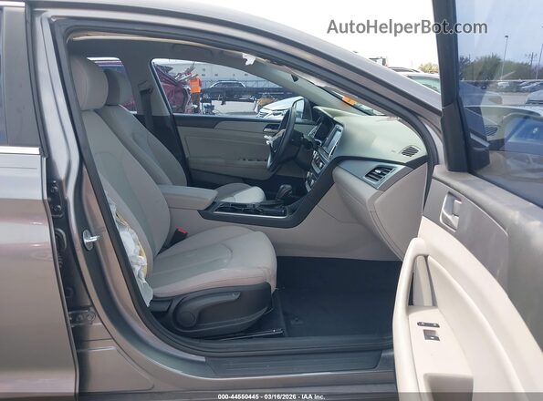 5NPE34AF3JH626217 2018 HYUNDAI SONATA Серый Вид салона спереди
