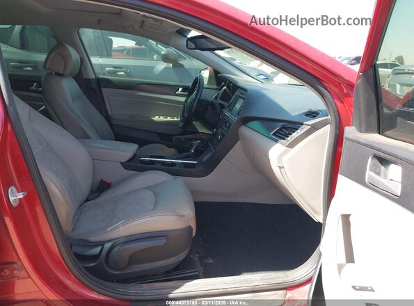 5NPE34AF4HH567396 2017 HYUNDAI SONATA Red Vista interior delantera
