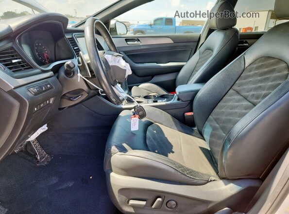 5NPE34AF5KH768862 2019 HYUNDAI SONATA Silver Front interior view