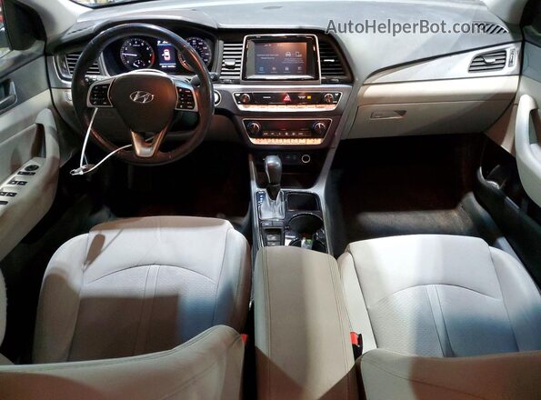 5NPE34AF7KH762335 2019 HYUNDAI SONATA Red Widok deski rozdzielczej