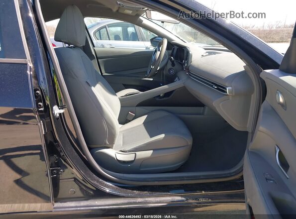 5NPLL4AG6MH050448 2021 HYUNDAI ELANTRA Черный Вид салона спереди