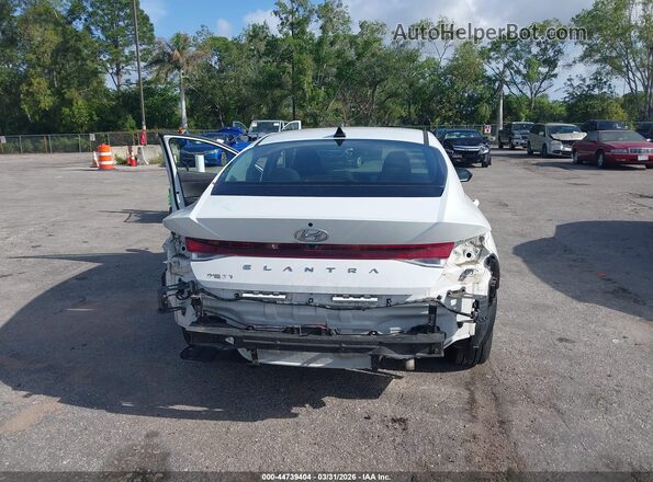 5NPLM4AG3MH006842 2021 HYUNDAI ELANTRA Белый Вид спереди