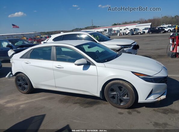 5NPLM4AG5NH078921 2022 HYUNDAI ELANTRA White Widok wnętrza 360 stopni