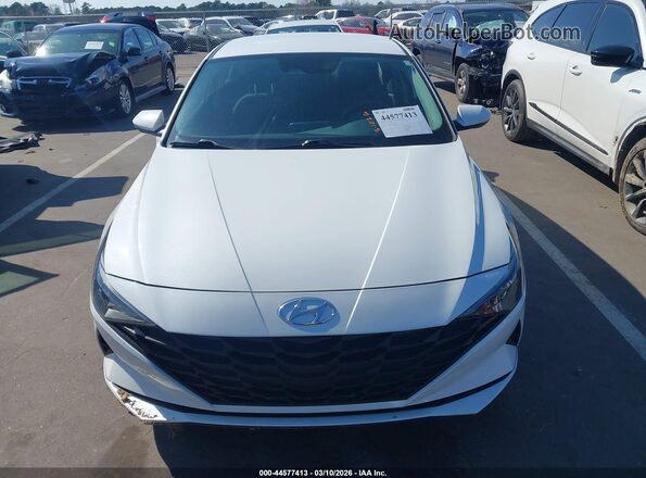5NPLM4AG5NH078921 2022 HYUNDAI ELANTRA White Widok wnętrza z tyłu