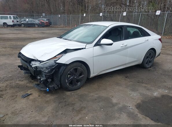 5NPLM4AG5PH104372 2023 HYUNDAI ELANTRA Белый Передняя левая четверть