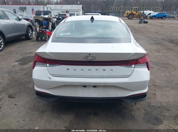 5NPLM4AG5PH104372 2023 HYUNDAI ELANTRA Белый 