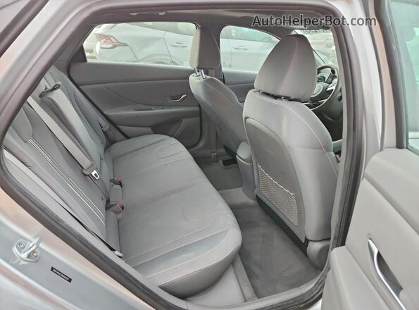 5NPLN4AG3NH069261 2022 HYUNDAI ELANTRA Серебряный Вид задних сидений
