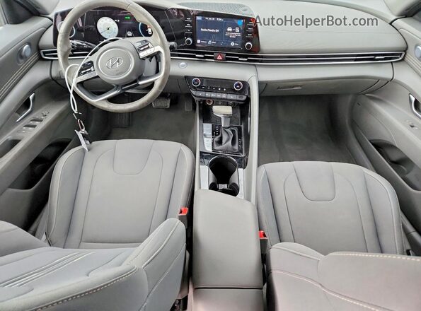 5NPLN4AG3NH069261 2022 HYUNDAI ELANTRA Серебряный Вид панели приборов