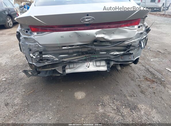 5NPLS4AG2MH023718 2021 HYUNDAI ELANTRA Серебряный Вид спереди