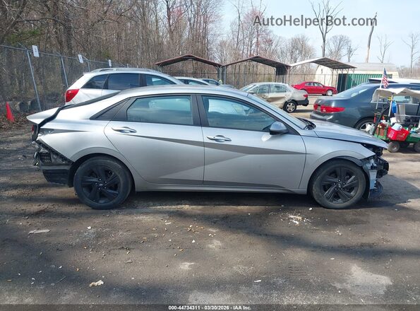 5NPLS4AG2MH023718 2021 HYUNDAI ELANTRA Серебряный Вид задней части салона