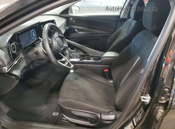 5NPLS4AG2NH070975 2022 HYUNDAI ELANTRA Черный Вид салона спереди