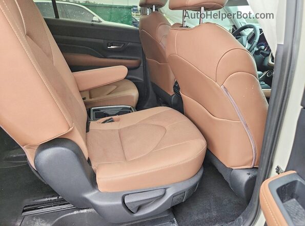 5TDAAAB55RS021081 2024 TOYOTA GRAND Кремовый Вид задней части салона