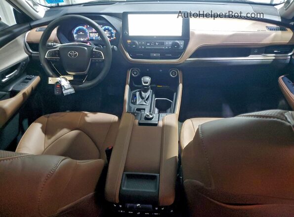 5TDAAAB58SS094838 2025 TOYOTA GRAND Белый Вид панели приборов
