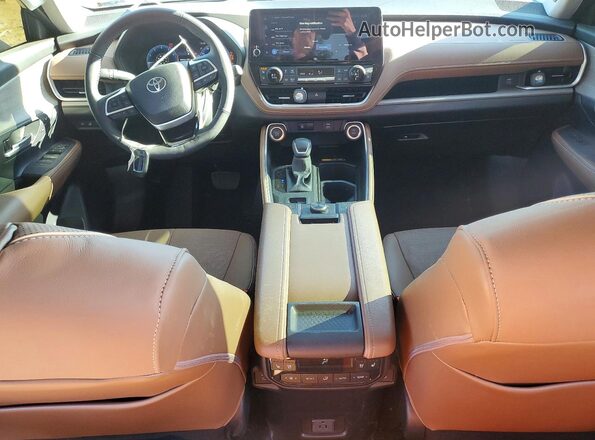5TDAAAB5XSS102485 2025 TOYOTA GRAND Blue Widok deski rozdzielczej