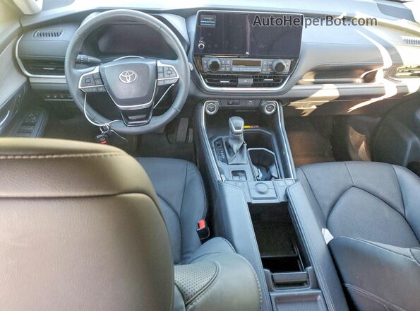 5TDACAB53SS045816 2025 TOYOTA GRAND Черный Вид панели приборов