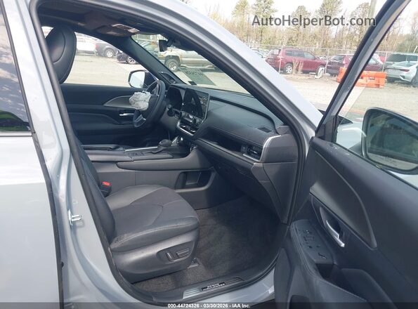 5TDACAB54TS085145 2026 TOYOTA HIGHLANDER HYBRID Gray Front interior view