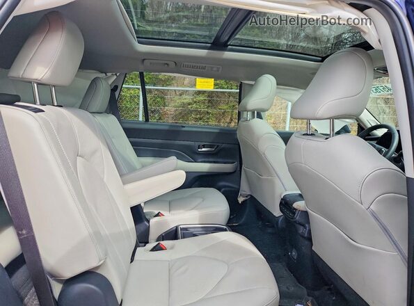 5TDACAB56TS077001 2026 TOYOTA LIMITED Blue Rear interior view