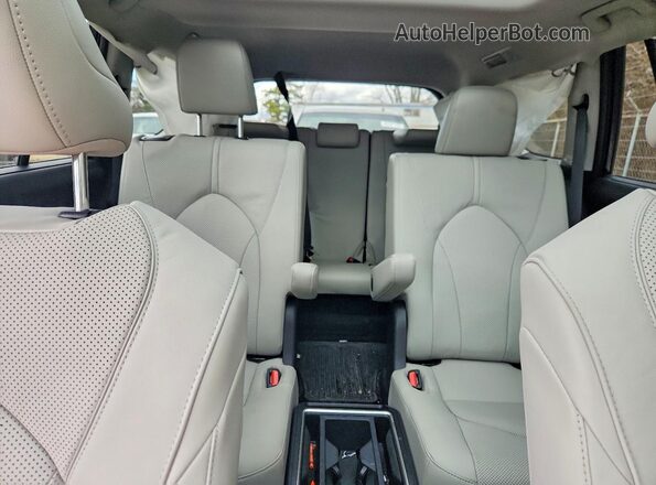 5TDACAB56TS077001 2026 TOYOTA LIMITED Blue Rear seats view