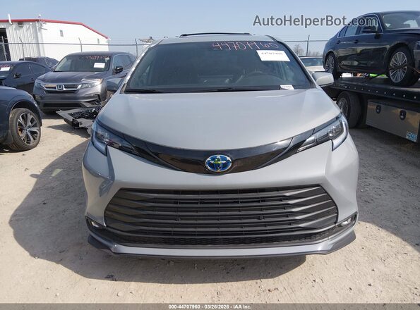 5TDCSKFC0SS214779 2025 TOYOTA SIENNA Gray Rear interior view