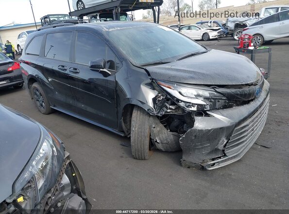 5TDCSKFC4SS175100 2025 TOYOTA SIENNA Black Przód prawy