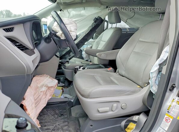 5TDDZ3DC3JS202925 2018 TOYOTA SIENNA Silver წინა სალონის ხედი