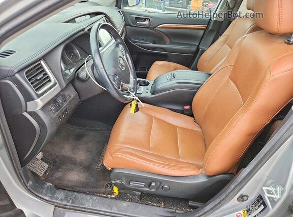 5TDDZRFH1JS894243 2018 TOYOTA LIMITED Серебряный Вид салона спереди
