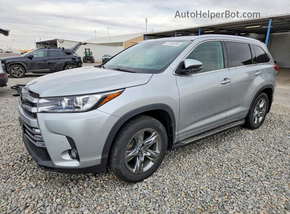 5TDDZRFH1JS894243 2018 TOYOTA LIMITED Серебряный Передняя левая четверть