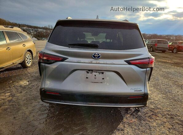 5TDERKEC5MS053774 2021 TOYOTA SIENNA Silver Rear view